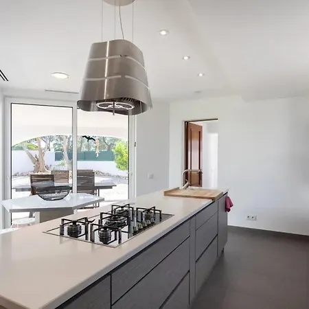 Stunning 5 Bedroom Албуфейра