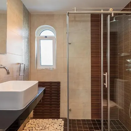Stunning 5 Bedroom * Албуфейра