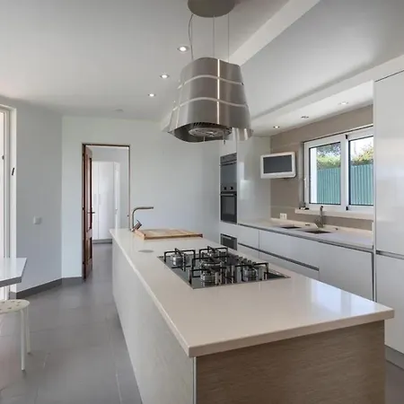 Stunning 5 Bedroom Hotell Albufeira