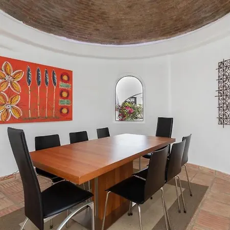 Stunning 5 Bedroom Hotell Albufeira