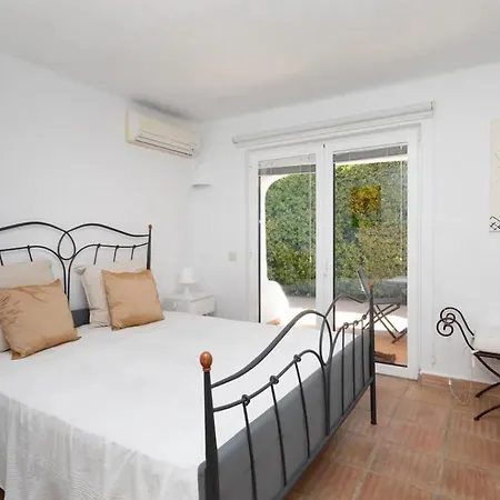 Stunning 5 Bedroom Hotell Albufeira